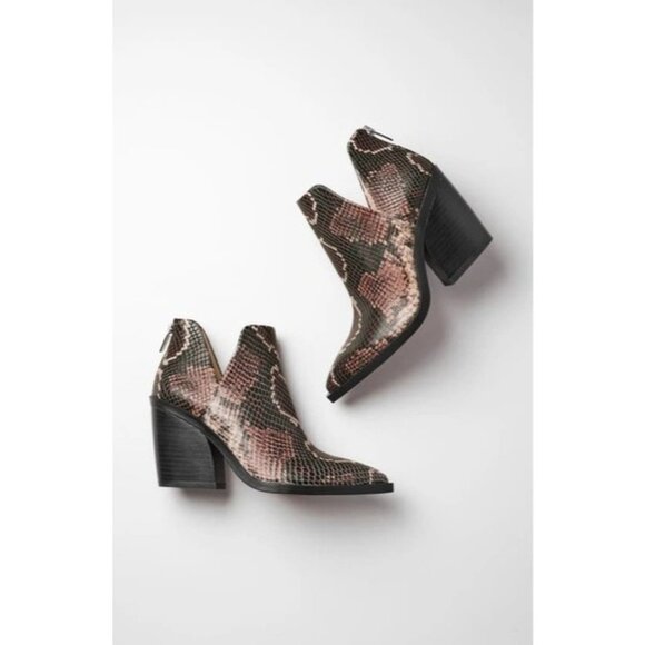 VINCE CAMUTO Gigietta Snakeskin Print Ankle Boots Size 5 NEW New in box - Picture 3 of 3